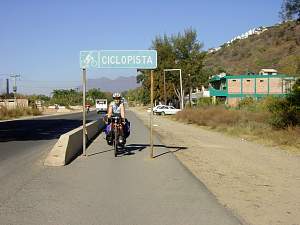 DSC02136 the only bike path in mexico.jpg